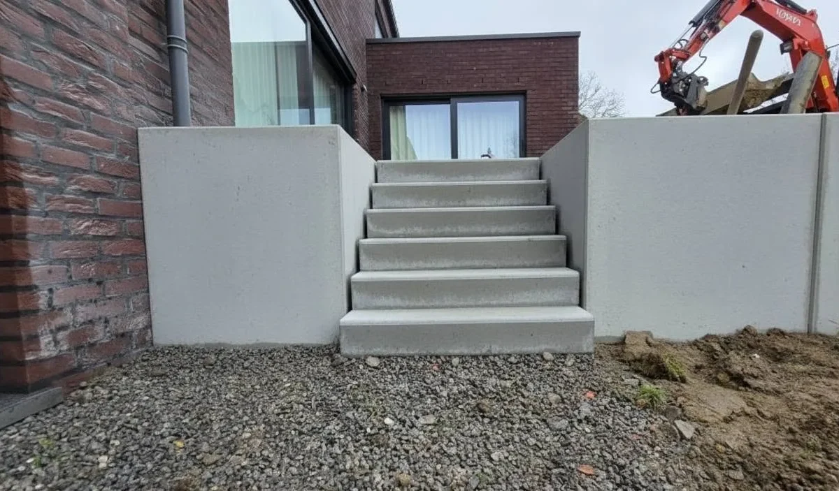 Marches et mur de soutènement en béton réalisés par WS Aménagement